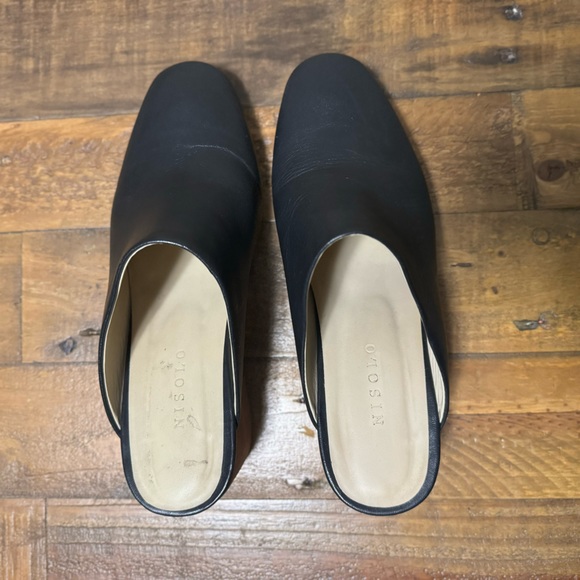 Nisolo All-Day Heeled Mule - Picture 8 of 11